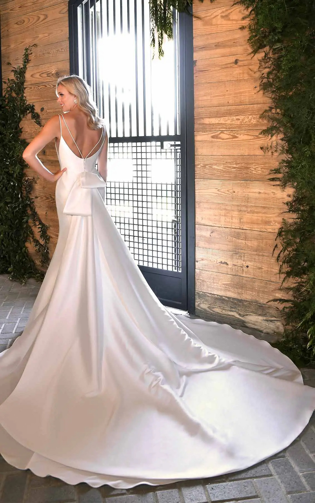 Essense of Australia Classic Trumpet Wedding Dress - 12 - Studio Mariée