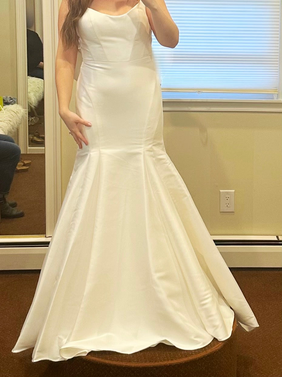 Essense of Australia Classic Trumpet Wedding Dress - 12 - Studio Mariée