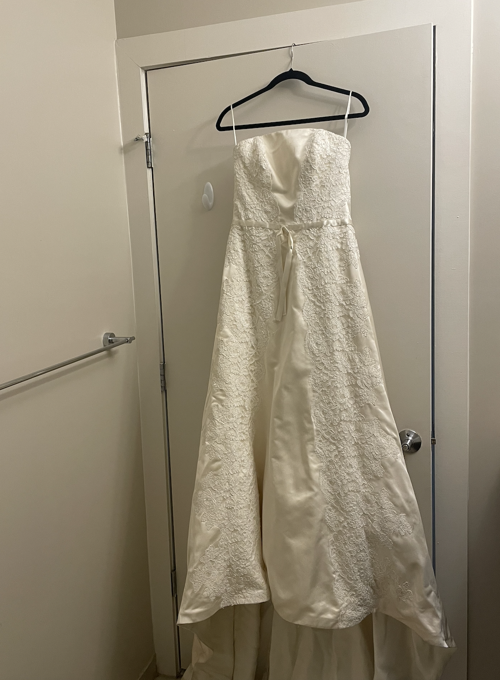 Vintage Ivory Wedding Gown - 8/10