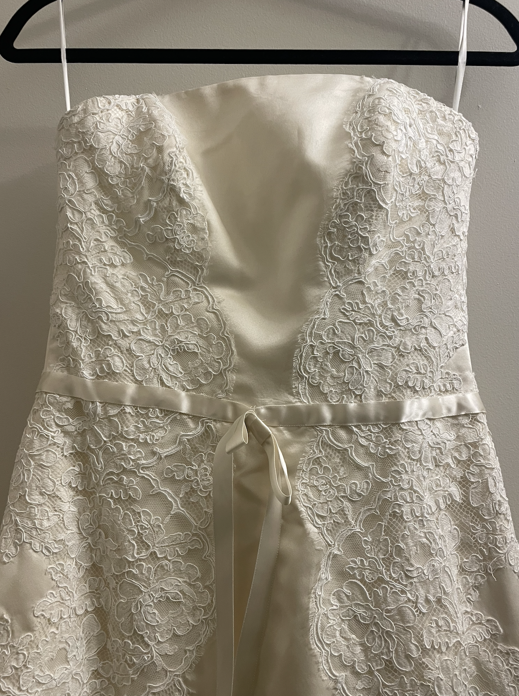 Vintage Ivory Wedding Gown - 8/10