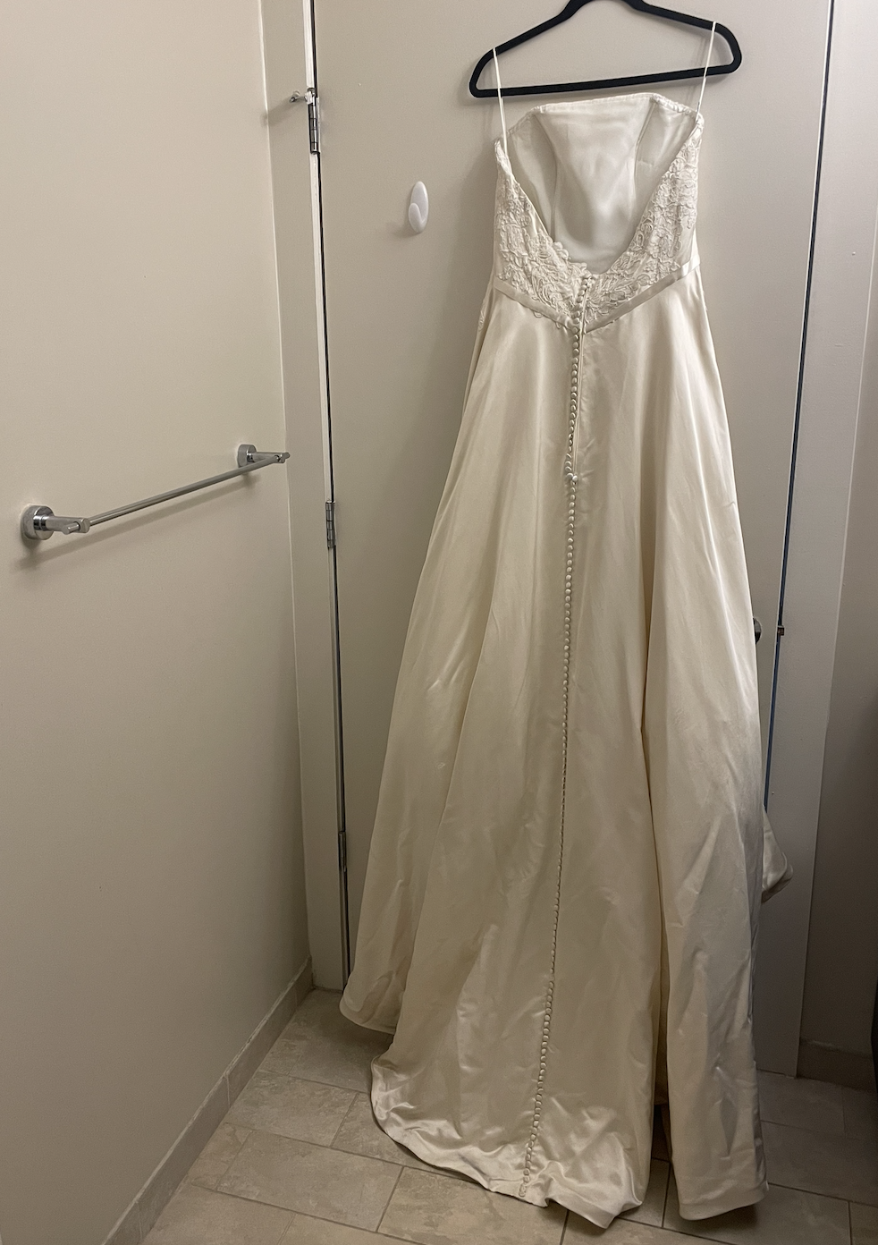 Vintage Ivory Wedding Gown - 8/10