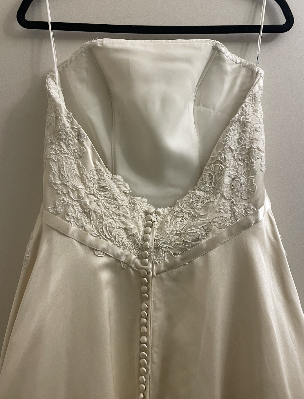 Vintage Ivory Wedding Gown - 8/10