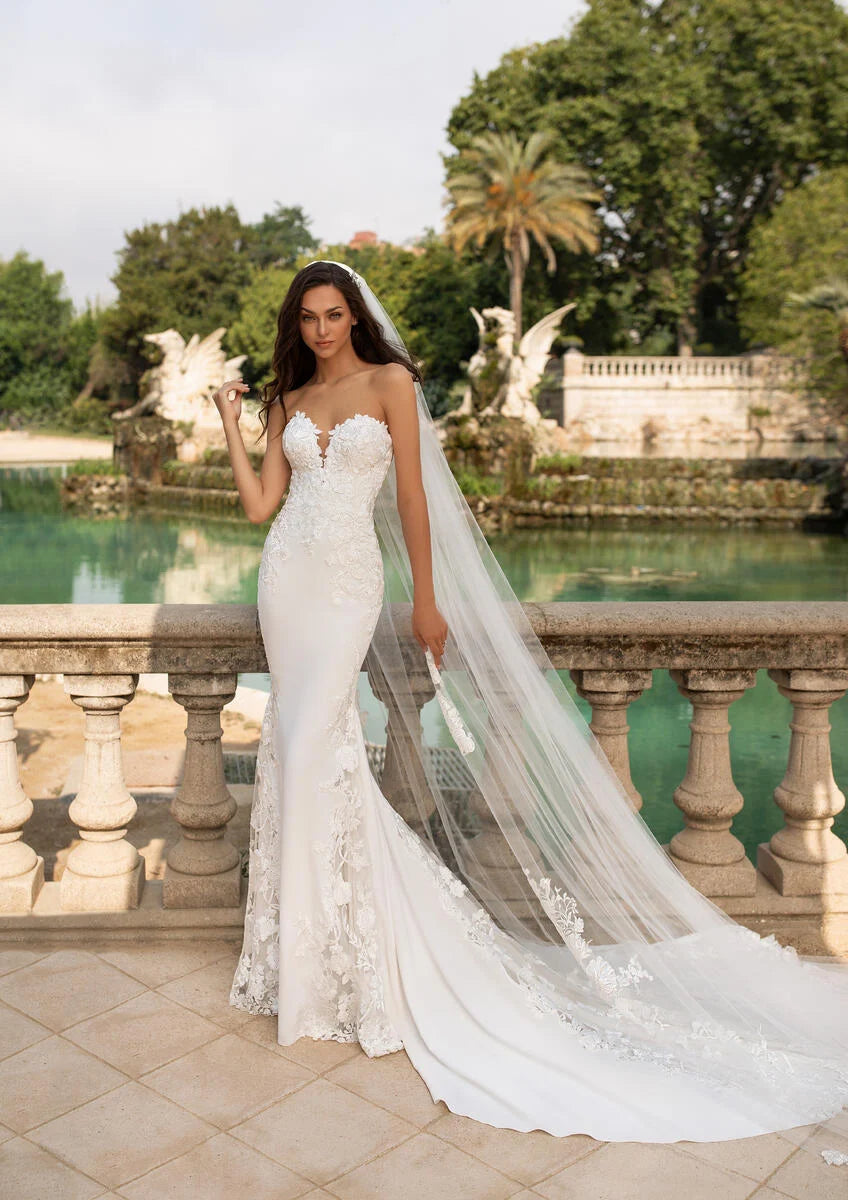 Danielle Caprese '113064' size 12 new wedding dress – Nearly Newlywed